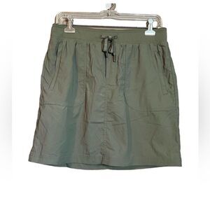 L.L.bean women vista camp skort in green